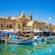 El puerto de Marsaxlokk, Malta, lleno de pequeñas embarcaciones